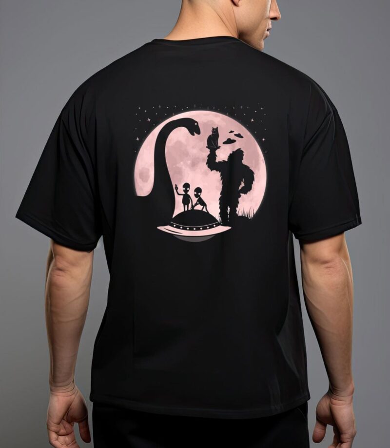 Bigfoot loch ness monster sasquatch cat ufo funny aliens t-shirt T-Shirt